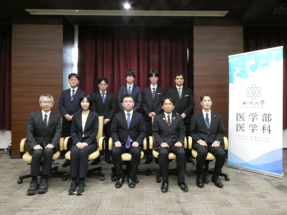 新潟大学医学部JA新潟厚生連基金海外留学・学術研究支援事業支援金贈呈式を行いました